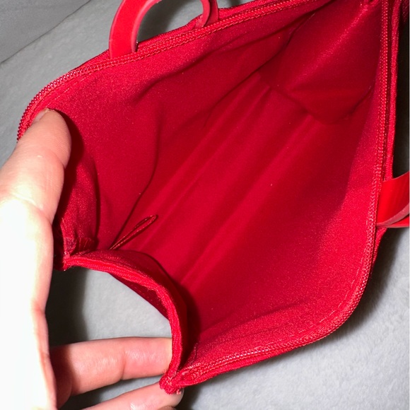 Armani Beauty Red Pouch Set - Picture 5 of 15